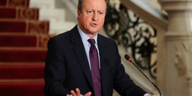 تفاصيل خطة كاميرون لـ«الخروج من عنق الزجاجة» في غزة