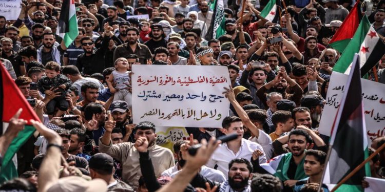 الفلسطينيون في الثورة السورية… عسكرياً