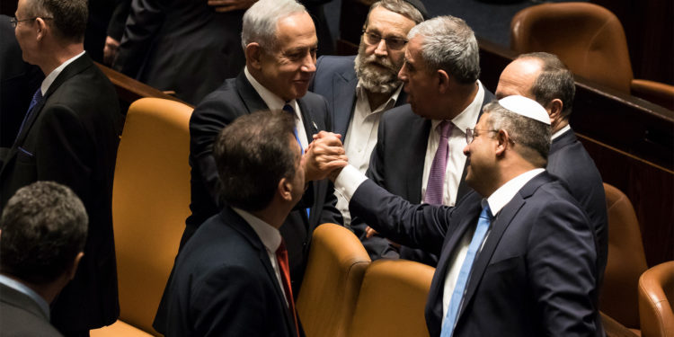 حكومة التطرف والتمرد على القرارات الدولية