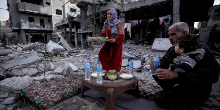 المجازر وجرائم التجويعوتعميق المأساة الإنسانية