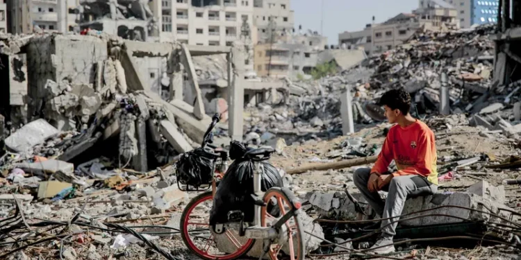 الأقربون أولى بالعتب   