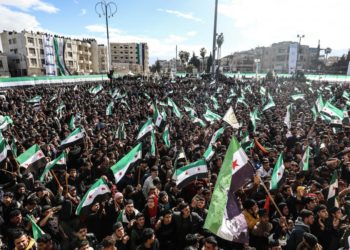 ما زلنا مع الثورة السورية