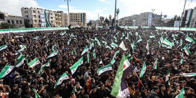 ما زلنا مع الثورة السورية