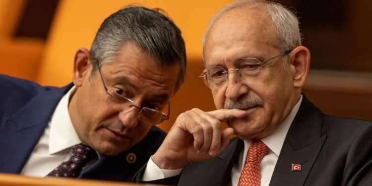 رئيس حزب الشعب الجمهوري يقدم رؤية غير مسبوقة لمستقبل الوجود السوري في تركيا