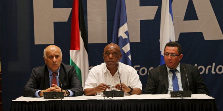 استجابة للمطلب الفلسطيني.. هل تسمح قوانين الفيفا بتعليق عضوية إسرائيل؟