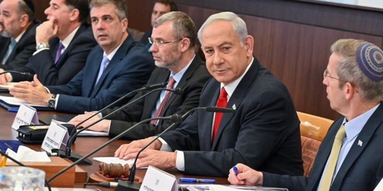 في تفسير تحدّي إسرائيل للقوانين والمعايير الدولية