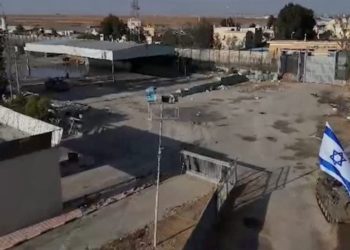 حرب غزة في يومها الـ 214 | الاحتلال يقتحم معبر رفح وسط قصف عنيف واشتباكات