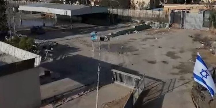 حرب غزة في يومها الـ 214 | الاحتلال يقتحم معبر رفح وسط قصف عنيف واشتباكات