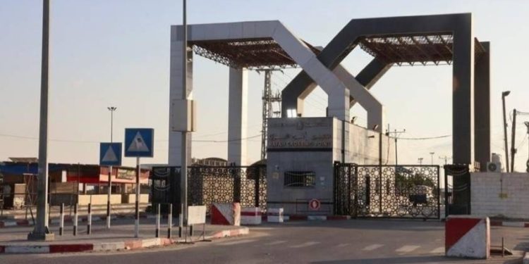  إغلاق معبري رفح وكرم أبو سالم وتحذيرات من كارثة إنسانية