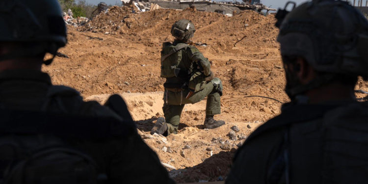 “جبهتان في وقت واحد”.. هل تهاجم إسرائيل لبنان أثناء حرب غزة؟