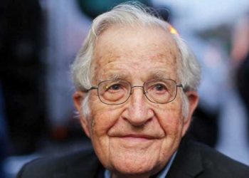  ناعوم تشومسْكي: المثقّف التّنْويري الذي يصعب تدجينه