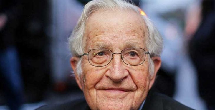  ناعوم تشومسْكي: المثقّف التّنْويري الذي يصعب تدجينه