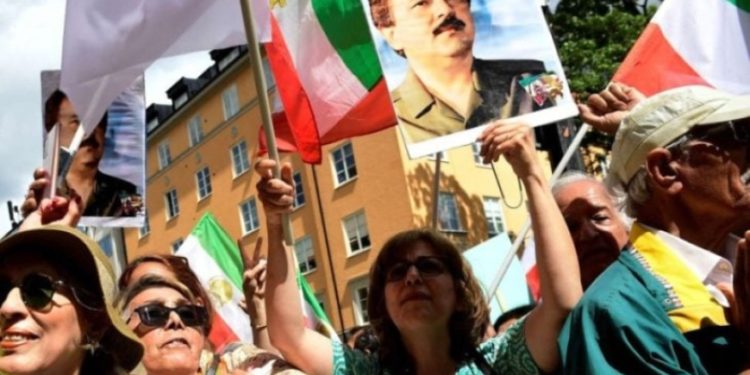 دبلوماسيّة حجز الرهائن (1)