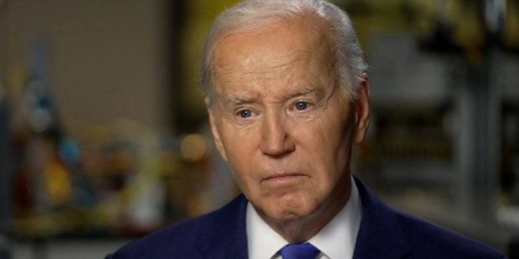 لوموند: بايدن المحاصر بدعمه لإسرائيل يحاول إيجاد مخرج من الحرب في غزة