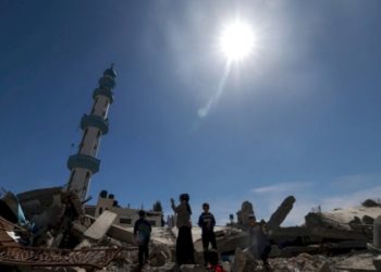 نحو فرض حظر على الأسلحة وعقوبات على إسرائيل