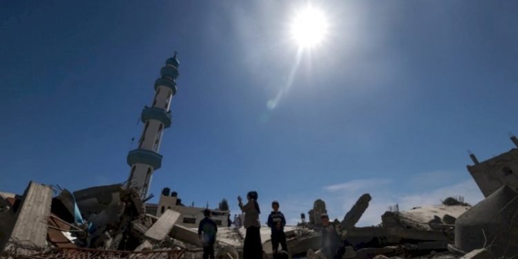 نحو فرض حظر على الأسلحة وعقوبات على إسرائيل