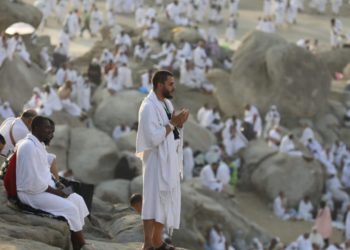 غلالةٌ من أسىً غشيَت موسم الحجّ