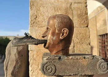 قد شاه وجهك من صنم