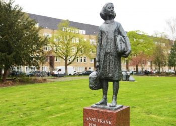 آن فرانك الكاتبة اليهودية الألمانية… لم يسعفها التاريخ