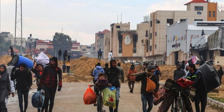 الإخلاء القسري وتفاقم الأزمة الإنسانية في غزة