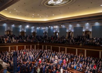 الاحتفاء بمُجرِم حرب صفاقة سياسية