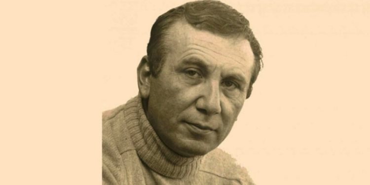 كاتبة تركية تبعث برسالة إلى نزار قباني: السوريون يتعرضون للإهانة في بلدي