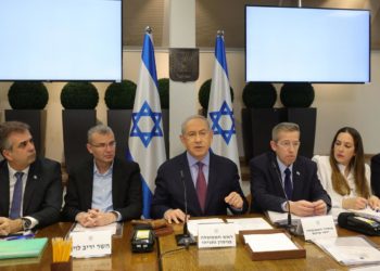 ممارسات حكومة اليمين المتطرف تعمق أزمتها