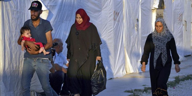 تغيير ديمغرافي جديد أم استقبال إنساني لعائلات حزب الله اللبناني في سورية