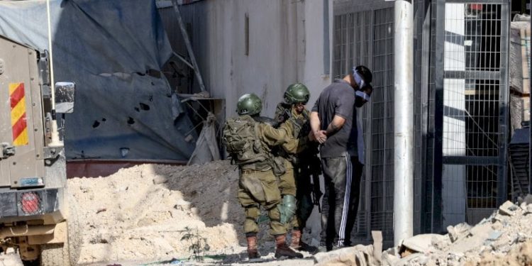 دعوة الرئيس الفرنسي لوقف تصدير السلاح إلى إسرائيل