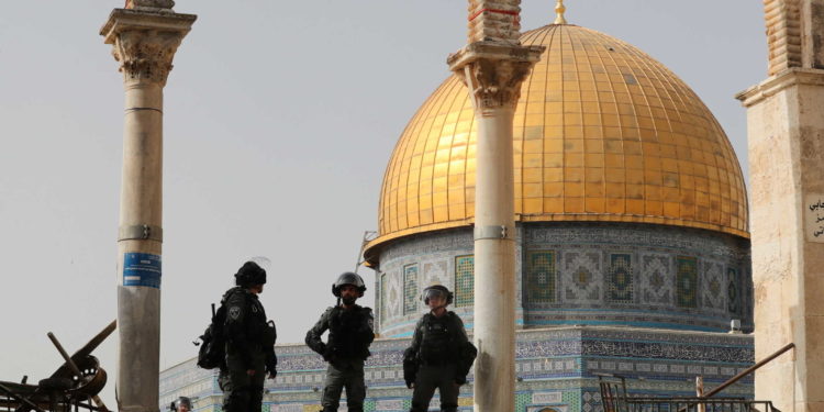 هل تنبأ الأدب بزوالهم