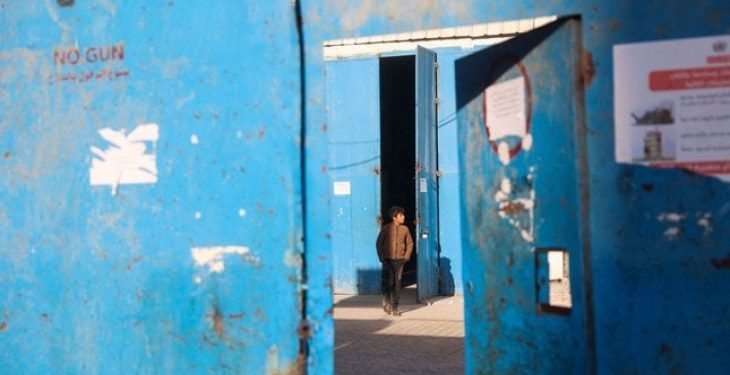 لوموند: حظر إسرائيل للأونروا يُضيف العار إلى الفضيحة.. محاولة لمحو مصير اللاجئين الفلسطينيين