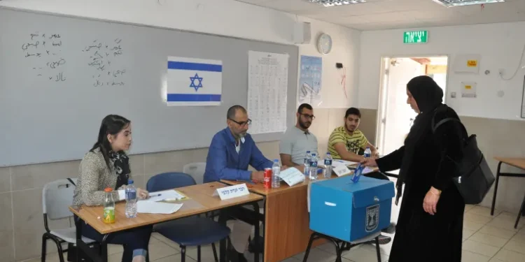 “إبادة سياسية”.. مشروع قانون إسرائيلي لحظر ترشح وتصويت فلسطينيي 48