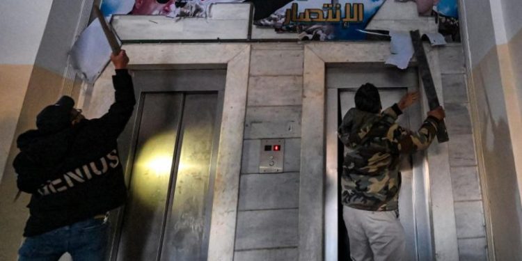 تفاصيل سقوط بشار الأسد: شهوته للمال ومكابرته وشعور الجيش بالخذلان