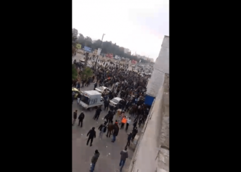 لماذا تأججت التظاهرات في حمص والساحل السوري؟