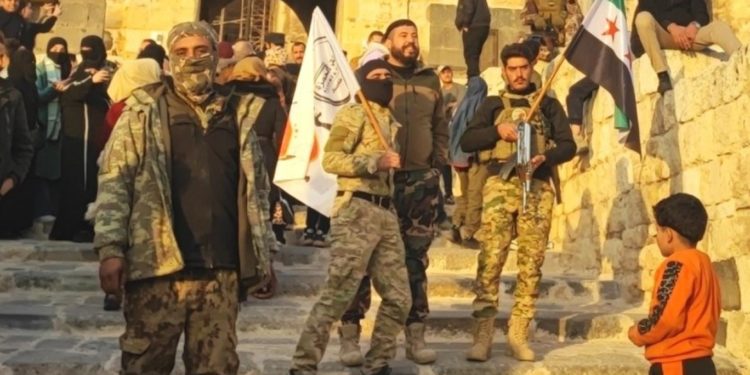 المقاتلون الأجانب في سوريا الجديدة… معضلة الوجود والمصير