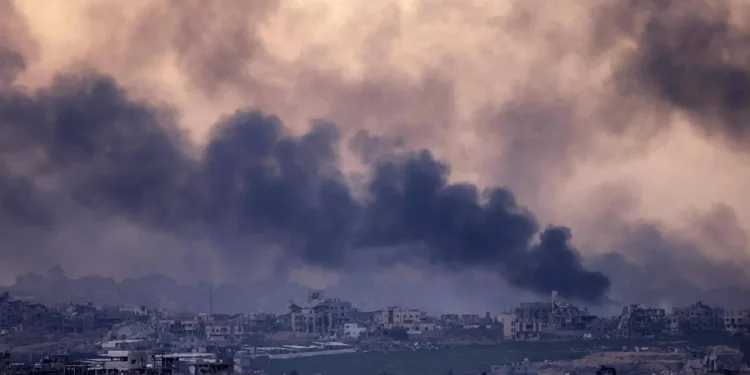 ملاحقة مرتكبي جرائم الإبادة على الصعيد الدولي