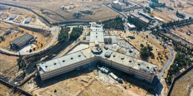 لماذا أخرج نظام الأسد سجناء صيدنايا الجهاديين؟