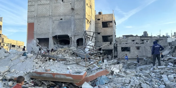 غزة لوحدها ترفع رأسها شموخًا