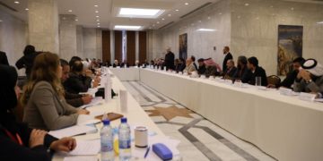 ليس المهم أن يكون القط أبيضًا أو أسودًا، المهم أن يصطاد الفئران