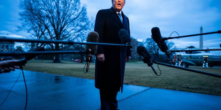 خطورة أن يمسك جاهل أحمق بدفّة النظام الدولي